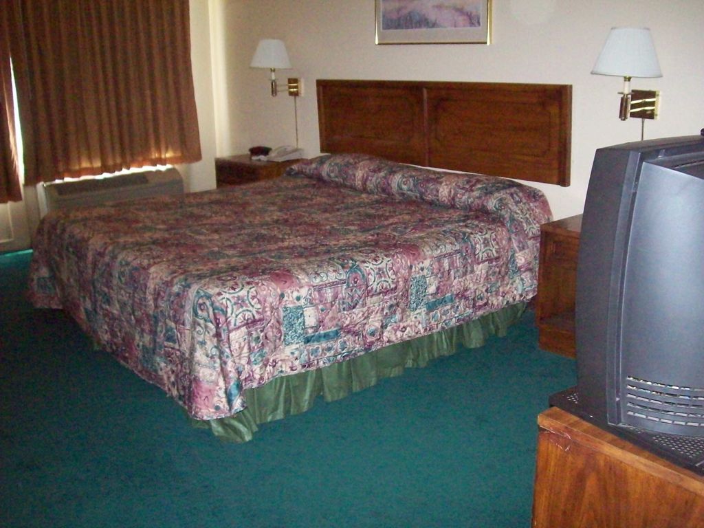 A1 Inn Kansas City Room photo